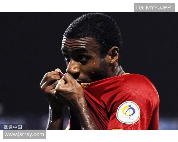 偶像背后那些鲜为人知的足球明星故事与人生旅程